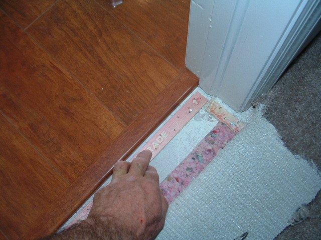 Finishing Carpet To Laminate Transition, How To Install Transition Strip Between Carpet And Vinyl Flooring