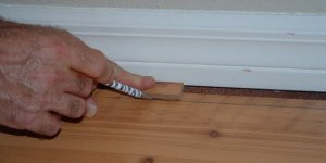 Scribing Swiftlock laminate flooring from Lowes along baseboard 