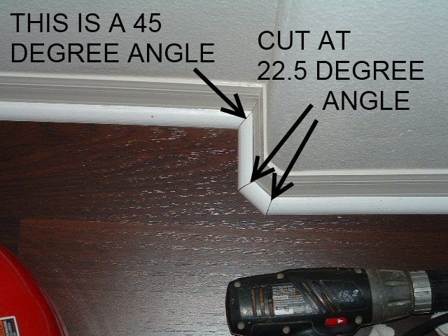 Installing quarter round on round corners,this shows the 45 degree angle cuts in the corner and the 22.5 degrees cuts on the outside rounded corner.