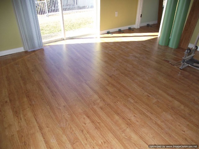 Quick Step 700 series Golden Oak 7mm laminate flooring installed in the living room