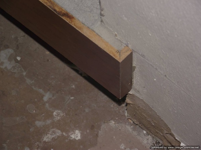 Sunken living room concrete step down to have laminate flooring installed on the concrete sunken living room.